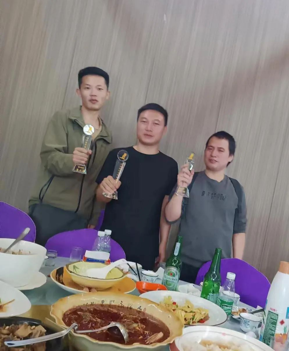 前三名獲獎(jiǎng)?wù)?jpg